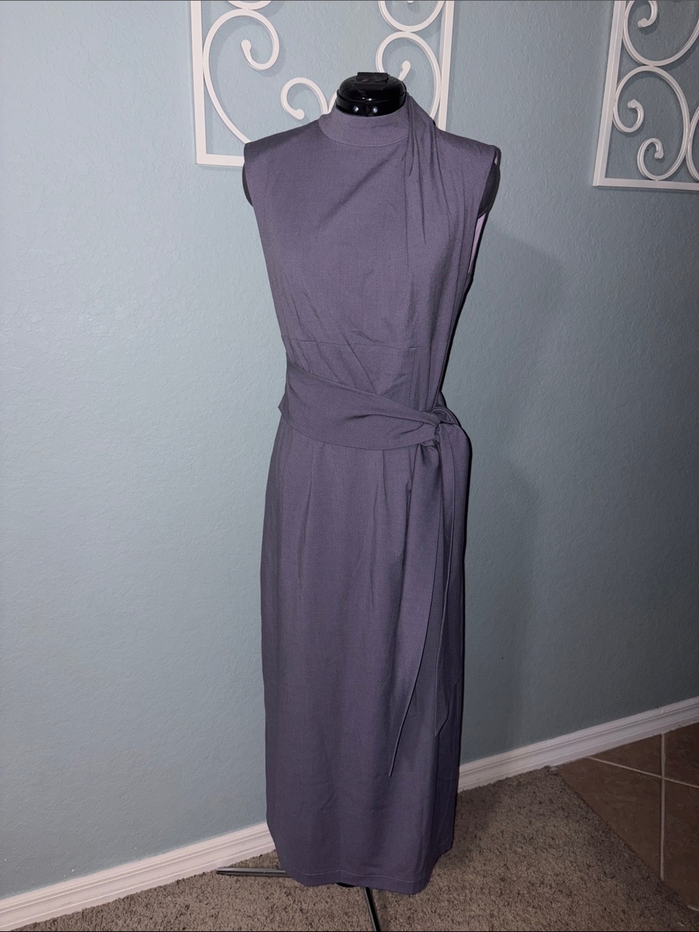 Like new Julia Allert Elegant purple Sleeveless Midi Dress with attached belt
